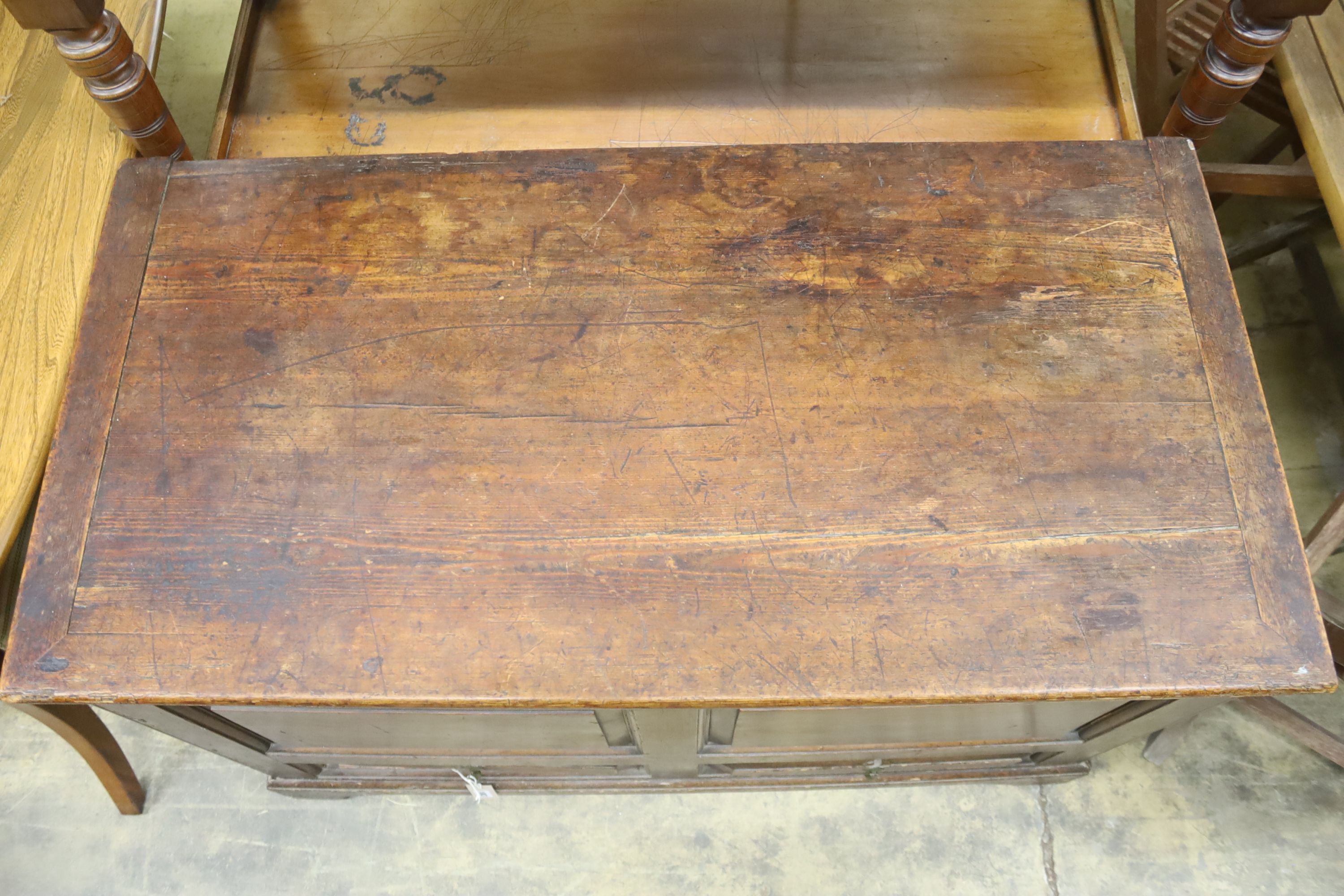 An 18th century pine mule chest, length 115cm, depth 57cm, height 76cm